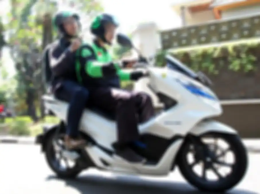 Honda PCX Electric Ditunggangi 'Babang' Gojek, Hemat Enggak Perlu Isi Bensin