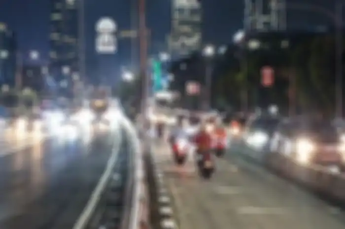 Pemotor nekat lawan arah di jalur Busway demi hindari tilang manual polisi.