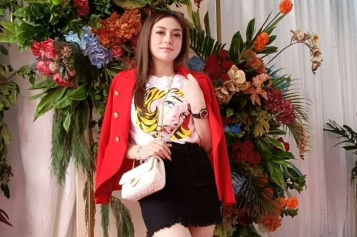 Baru sebulan cerai dari Stefan William, Celine Evangelista mendadak pamer cincin berlian dan ngaku bakal bertunangan.