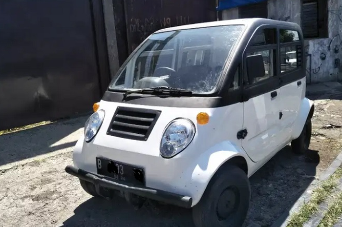 Kapasitas mesin 400 cc dijual murah seharga Honda BeAT bisa muat 4 orang gak kepanasan dan kehujanan.