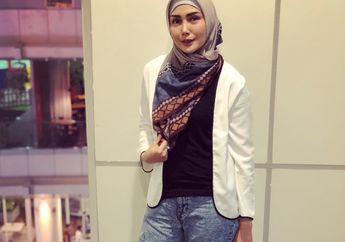 Tampil Modis dengan Hijab, Fenita Arie Bawa Tas Mewah Puluhan Juta Rupiah yang Jadi Sorotan!