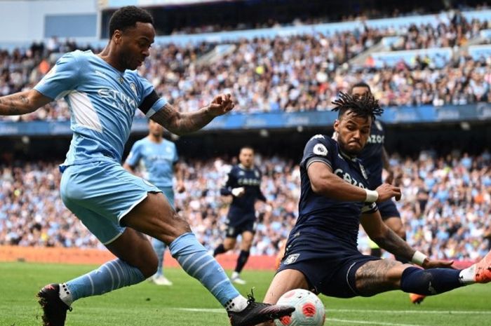 Penyerang Manchester City, Raheem Sterling, dalam laga kontra Aston Villa pada Minggu (22/5/2022).