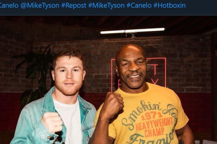 Canelo Alvarez (kiri) dan Mike Tyson (kanan).