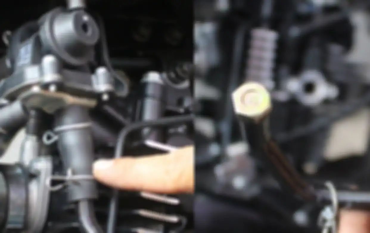 Lubang slang Air Induction System (AIS) Kawasaki W175 baiknya ditutup 