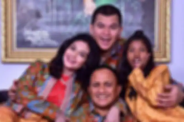 Bella Saphira dan keluarga