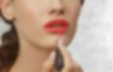 Kepoin Warna Lipstick yang Pas dengan Zodiak Biar Lebih Percaya Diri!
