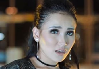 Gunakan Pakaian Renang, Ayu Ting Ting Malah Mendapat Nasihat dari Netizen hingga Disebut Mirip Lucinta Luna