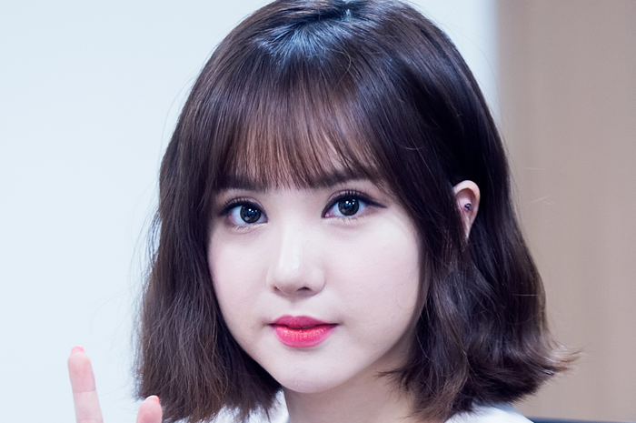 Ilustrasi rambut pendek untuk pipi tembem (Eunha 'VIVIZ')