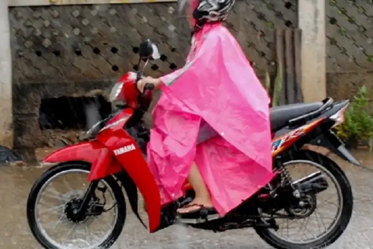 Mengendarai Motor Menggunakan Sandal Jepit Jadi Incaran Pelanggaran Operasi Patuh 2022