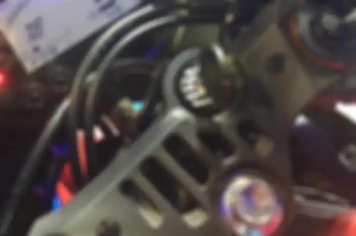 Setang dan panel instrumen Yamaha R25 2019