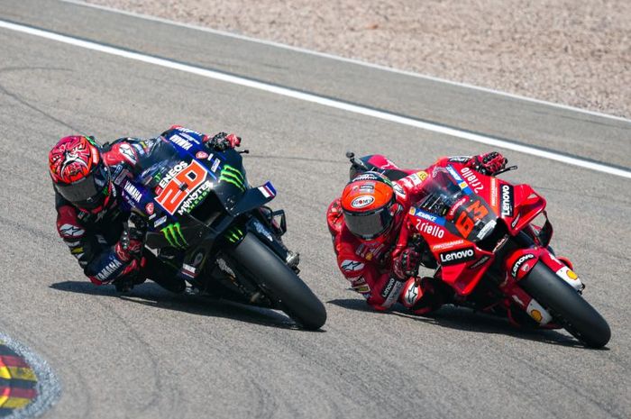 Francesco Bagnaia berduel lawan Fabio Quartararo di MotoGP Belanda 2022