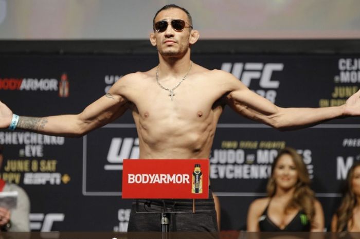 Mantan juara UFC, Daniel Cormier, menyebut Tony Ferguson lebih hebat dari sosok Khabib Nurmagomedov dan Conor McGregor.