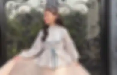 Prilly Kunjungi Masjid di Turki, Khusyuk Berdoa Minta Jodoh Impian