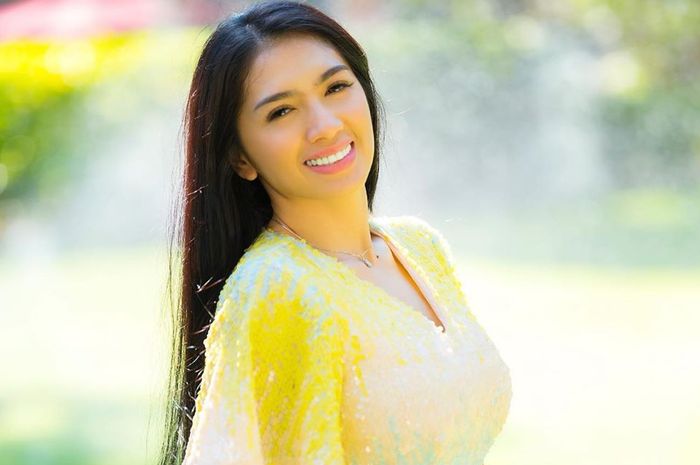 Dinobatkan jadi Duta Anti Narkoba, tampilan sopan Angel Karamoy justru bikin salfok netizen: selempangnya kebalik!