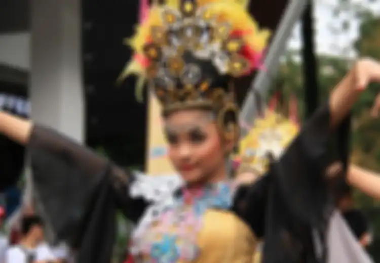 Sebutkan Tiga Contoh Yang Mewujudkan Sikap Cinta Tanah Air, Jelaskan!
