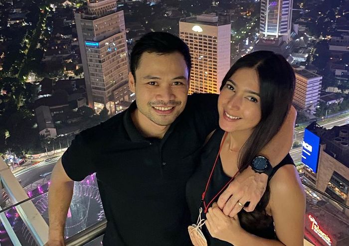 Nabila Syakieb dan suami