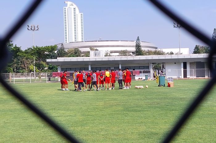 Skuad timnas U-22 Indonesia saat menjalani latihan terakhir jelang SEA Games 2023 di Lapangan B, Senayan, Jakarta Pusat, Senin (24/4/2023).