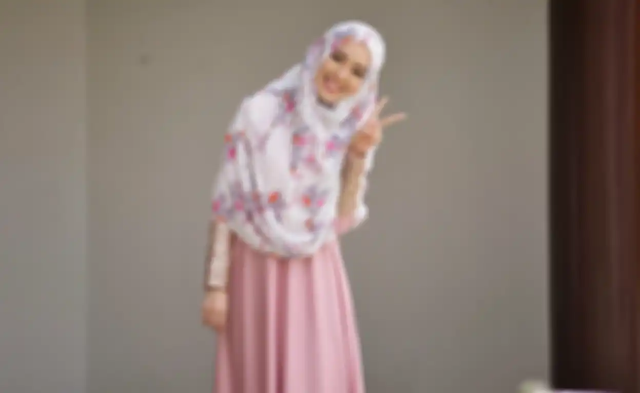 Penampilan Felixia Yeap setelah berhijab