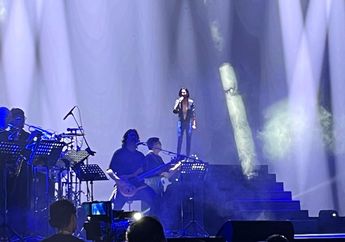 Meninggal 29 Tahun Lalu, Nike Ardilla Tiba-tiba &lsquo;Hadir&rsquo; di Panggung Synchronize 2024