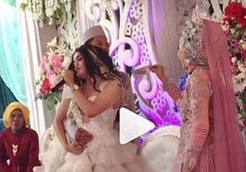  Bak Cacing Kepanasan, Biduan Ini Meliuk-liuk Bergoyang Panas di Hadapan Mempelai Pria, Semula Diam Pengantin Wanita Tak Tahan hingga Perlihatkan Reaksi Ini