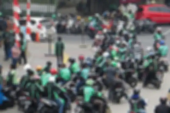 Ada tiga faktor penyebab penghasilan driver ojol merosot tajam, BLT dari pemerintah tidak mencukupi.