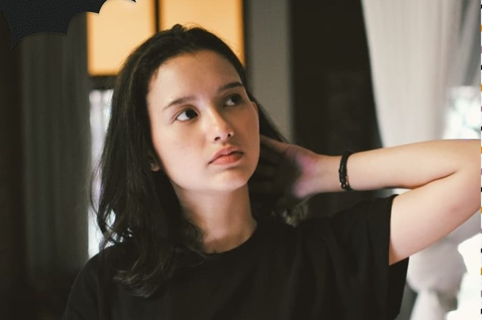 Pacar Azriel Hermansyah, Sarah Menzel