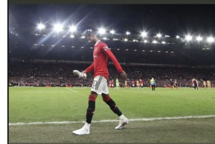 Unggahan foto nyeker Marcus Rashford yang bisa membuat Manchester United deg-degan jelang final Piala Liga Inggris, Minggu (26/2/2023) mendatang. 