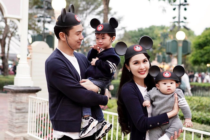 Keluarga Sandra Dewi dan Harvey Moeis 