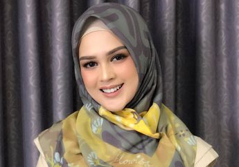 Lihat Tampilan Elegan nan Anggun Cut Meyriska dalam Balutan Mermaid Dress Saat Jadi Model di Cat Walk, Cantik Banget!