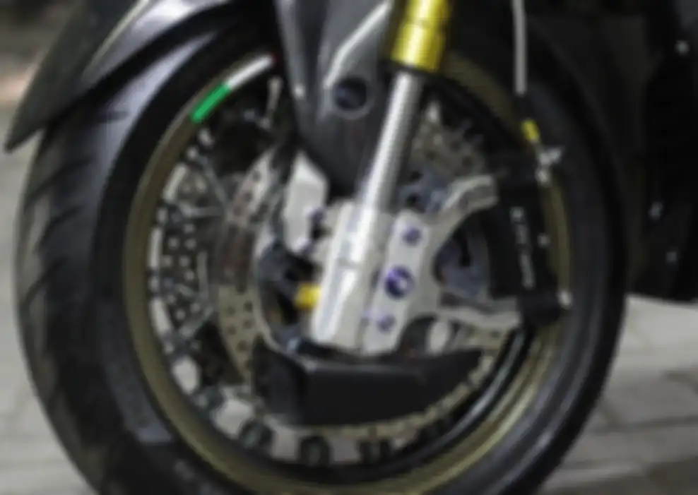 USD Equinox dikombinasi kaliper KTC monobloc 4P lengkap dengan air scoop custom ala MotoGP, padet!
