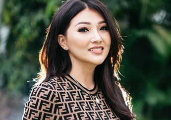 Dapat Kejutan Ultah Mewah dari Ruben Onsu, Sarwendah Tampil Anggun dalam Balutan Busana Cheongsam