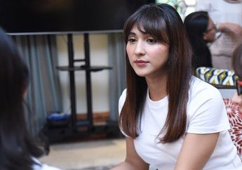 Ketika Remaja Terpaksa Harus Pakai Baju Laki-laki Saat Acara Keluarga, Dena Rachman: Trauma Gue dengan Diri Gue Sendiri