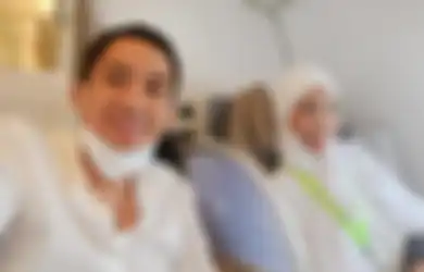 Di Tengah Rumor Perselingkuhan Suami, Ayu Dewi Pilih Menenangkan Diri ke Tanah Suci, Ini Doa yang Diminta Istri Regi Datau: Akan Selalu Berusaha