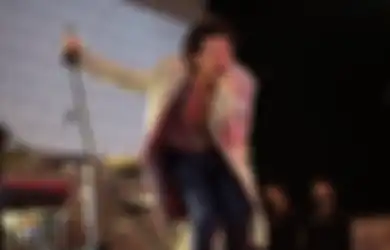 Nyusruk saat Manggung di Konser Big Bang Jakarta Ramadan 2022, Pamungkas Bersyukur Tak Alami Luka Parah: Nggak Papa Jatuh, yang Penting Bangun Lagi