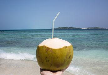 Inilah yang Terjadi pada Tubuh Wanita Ini Setelah Ia Rutin Minum Air Kelapa Setiap Hari