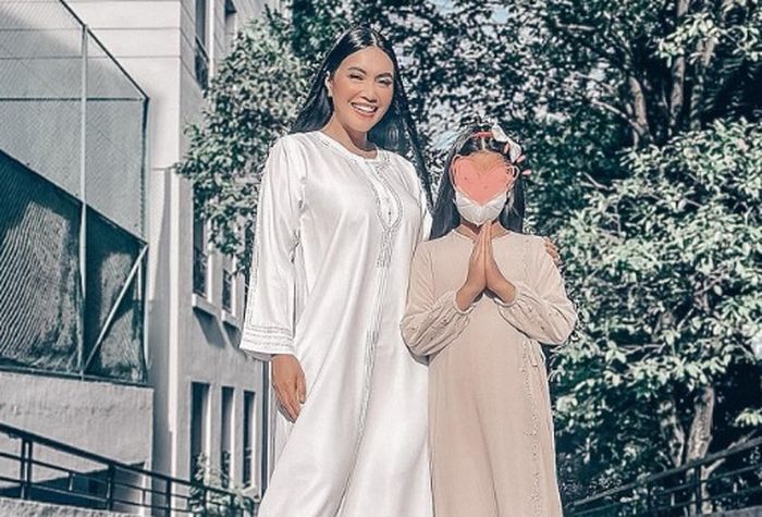 Denada dan putrinya, Aisha Aurum