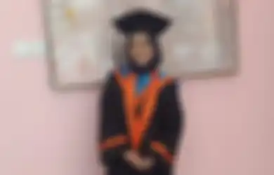 Wisuda S1, Ria Ricis: Buat Apa Sukses tapi Tanpa Pendidikan Cukup?