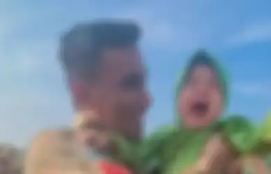 Balita Perempuan Nangis Histeris Tak Kenal Ayahnya Viral di TikTok