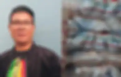 Pulang Kampung Karena Sepi Job, Babang Tamvan Bagikan 5 Ton Beras Beserta Sembako Bagi Warga Terdampak Corona