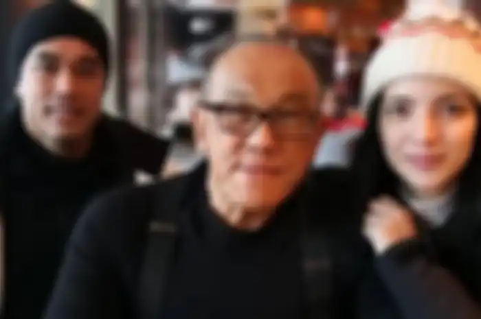 Nia Ramadhani bersama Ardi Bakrie dan Aburizal Bakrie