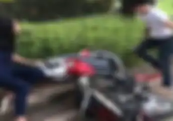 Motor Honda Scoopy Kesayangan Dihancurkan, Cewek yang Juga Pacar Pemotor Update Status Begini...