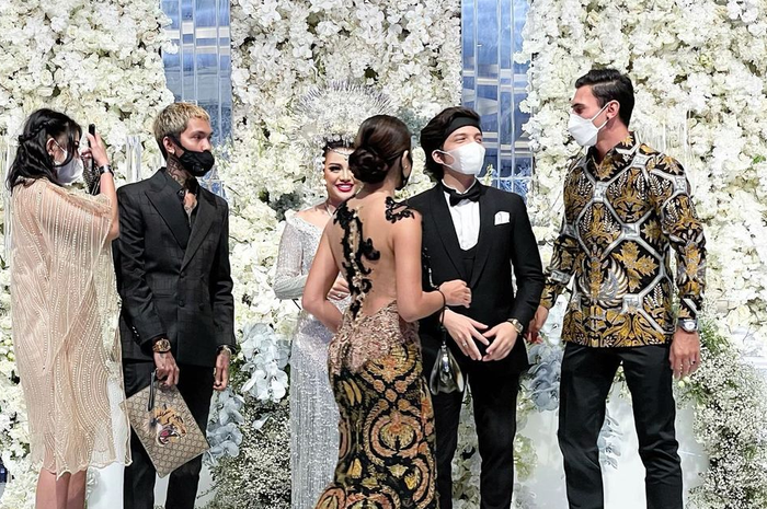 Jessica Iskandar dan Vincent Verhaag saat datang ke acara resepsi Atta dan Aurel