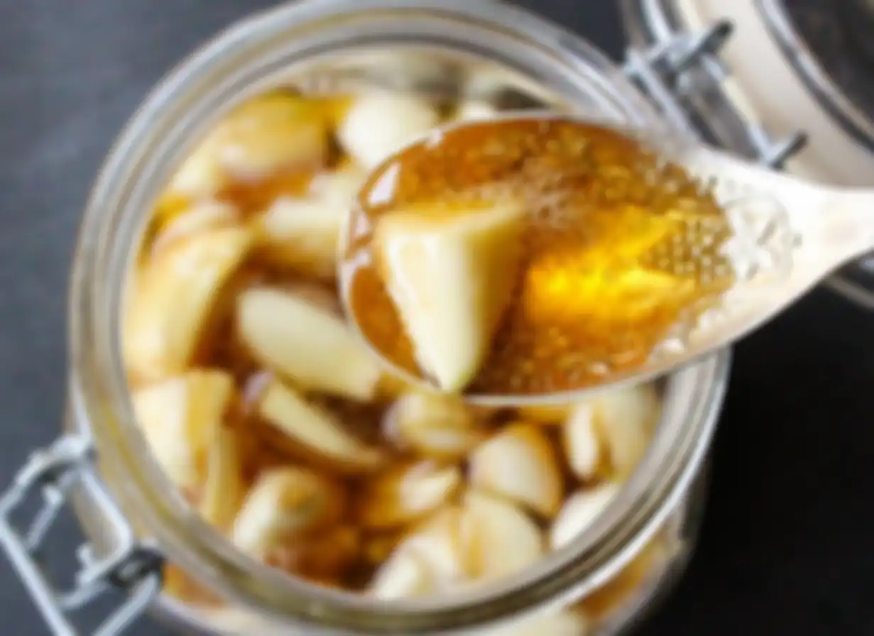 Manfaat makan bawang putih dan madu saat perut kosong