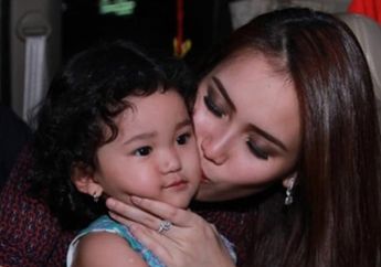Anak Ayu Ting Ting Ketakutan Nonton Film yang Dibintangi Ibunya!