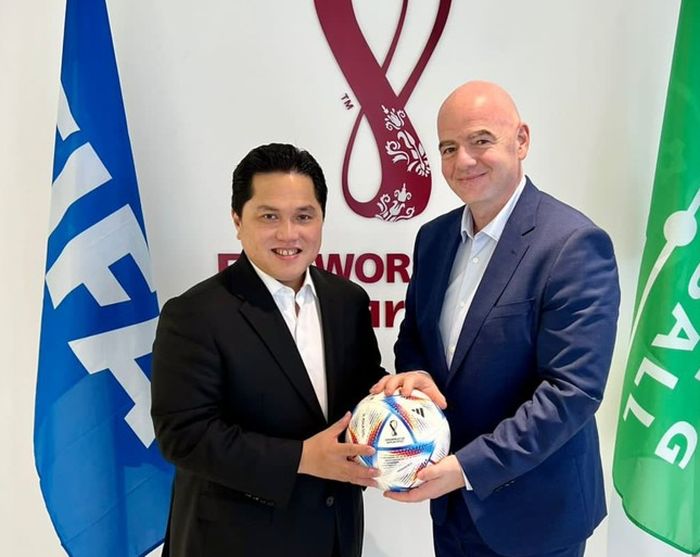 Menteri Badan Usaha Milik Negara (BUMN) Erick Thohir saat bertemu Presiden FIFA Gianni Infantino.