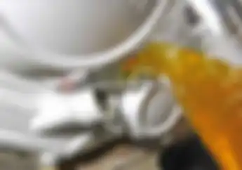 Bagus Mana? Ganti Oli Berdasarkan Km atau Waktu Pakai Mesin?
