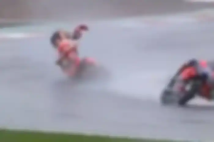 Marc Marquez alami high side di MotoGP Valencia, Minggu (18/11/2018).
