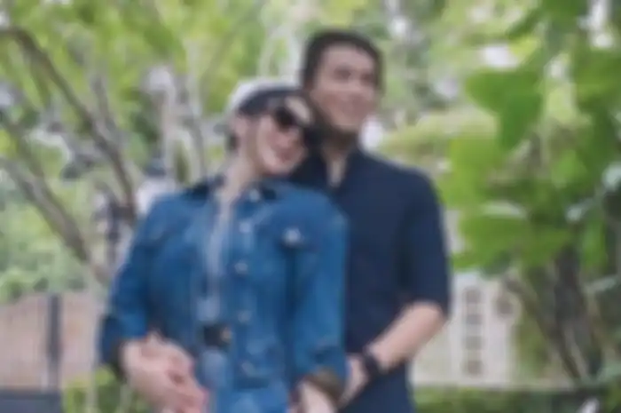 Syahrini dan Reino Barack