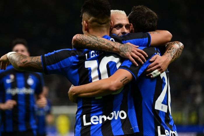 Inter Milan merayakan kemenangan atas Spezia dalam Liga Italia 2022-2023.