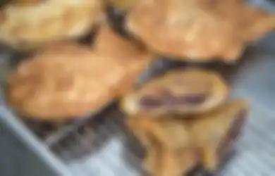Nyaris Gulung Tikar Karena Pandemi, Pedagang Ini Putar Otak Terpaksa Buat Keputusan Sulit Ini hingga Minta Maaf Lewat Poster, Aksinya Tuai Respon Mengejutkan